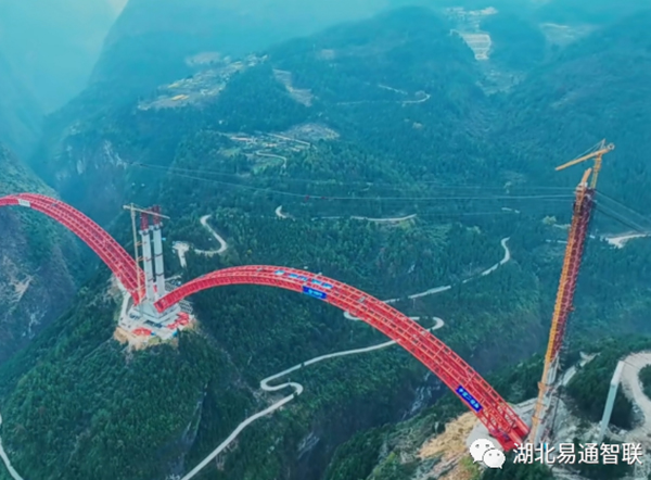 世界在建最大跨徑雙聯拱橋——雙堡特大橋主拱合龍