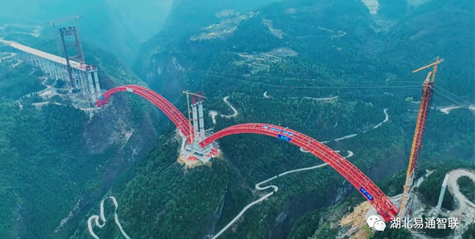 世界在建最大跨徑雙聯拱橋——雙堡特大橋主拱合龍