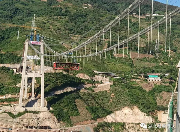服務四川路橋 | 兩個在建特大橋纜索吊首吊成功！